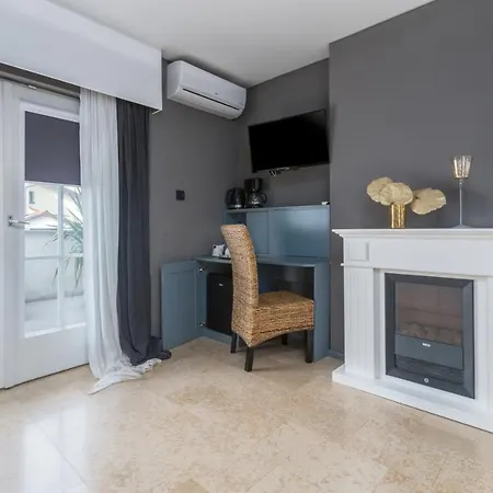 Πανσιόν And Bori Πόρετς