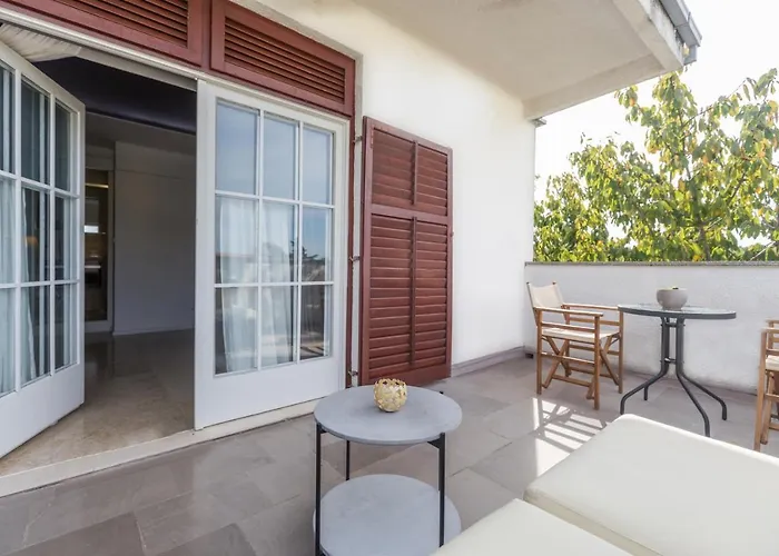 And Bori Πανσιόν